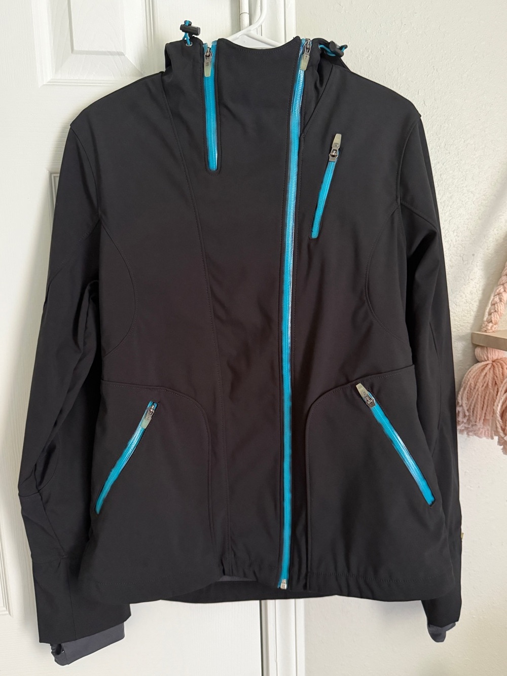 Athleta Dolomite Black Zip Hooded Ski Jacket with Teal Accent Zipper Small